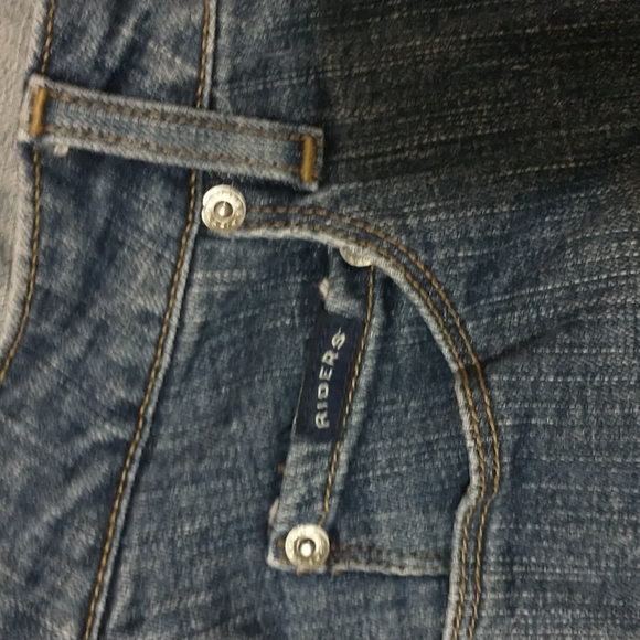 Lee Rider Denim capris - Picture 2 of 3